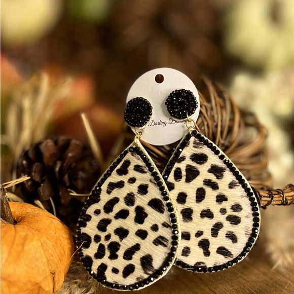 Earrings - Picture 1 of 2